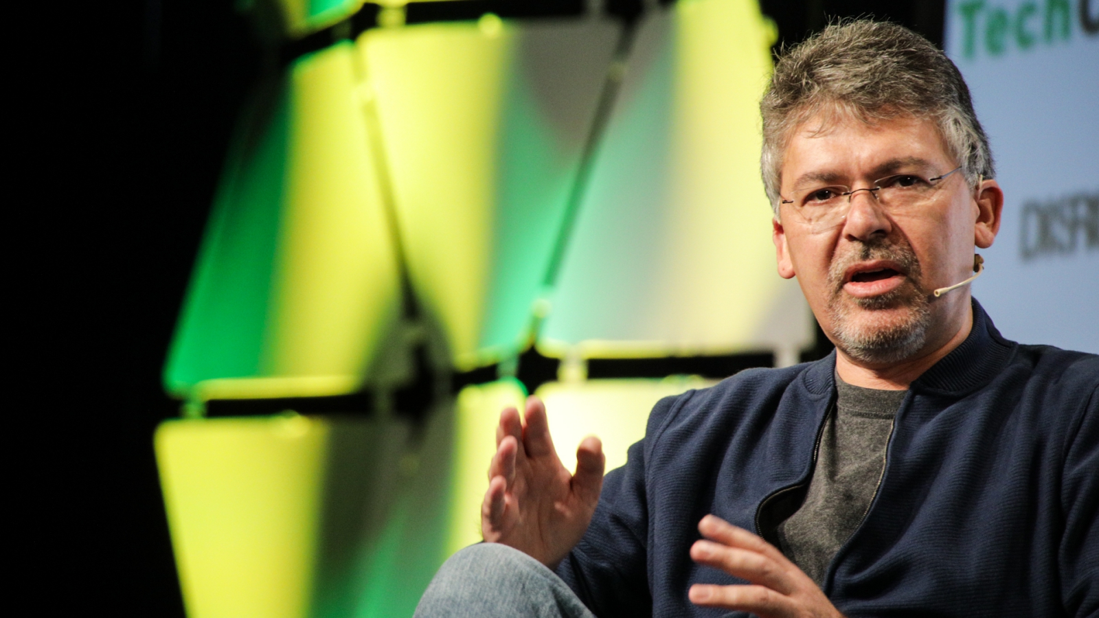 Siri: Apple assume l’ex capo della divisione IA di Google thumbnail