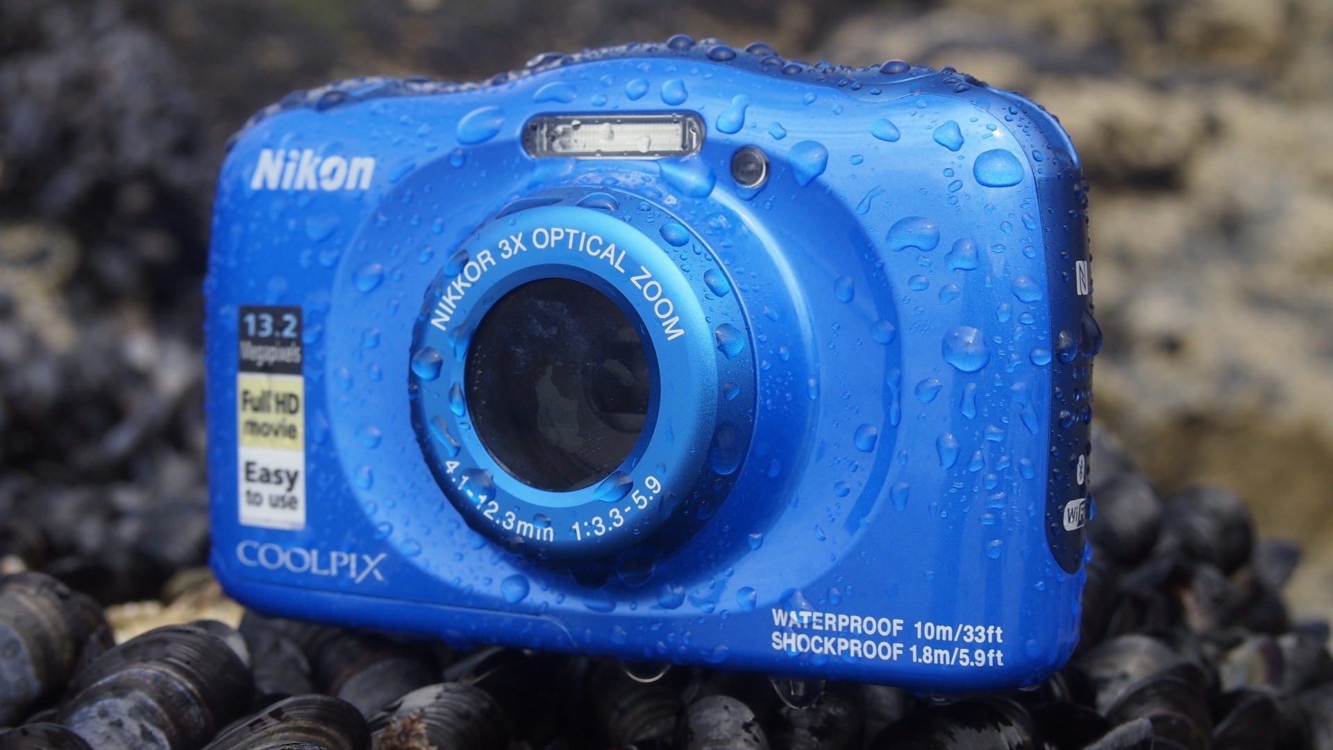 Nikon Coolpix W100: la compatta waterproof per tutta la famiglia thumbnail