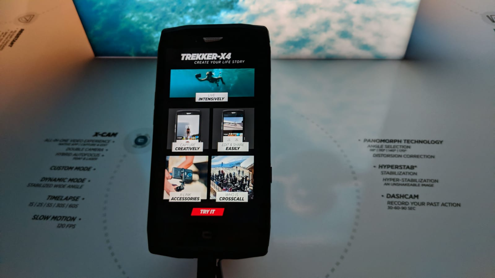 Crosscall Trekker-X4 ufficiale: caratteristiche, prezzo e disponibilità dello smartphone che è anche action-cam thumbnail