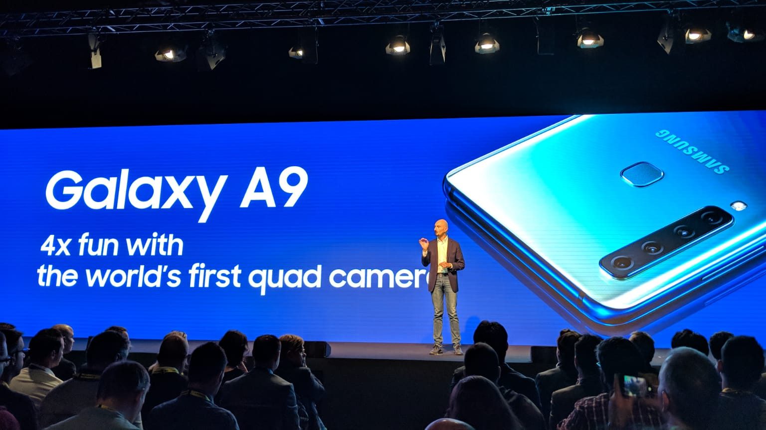 Samsung Galaxy A9 ufficiale: caratteristiche, prezzo e disponibilità dello smartphone con quadrupla fotocamera thumbnail