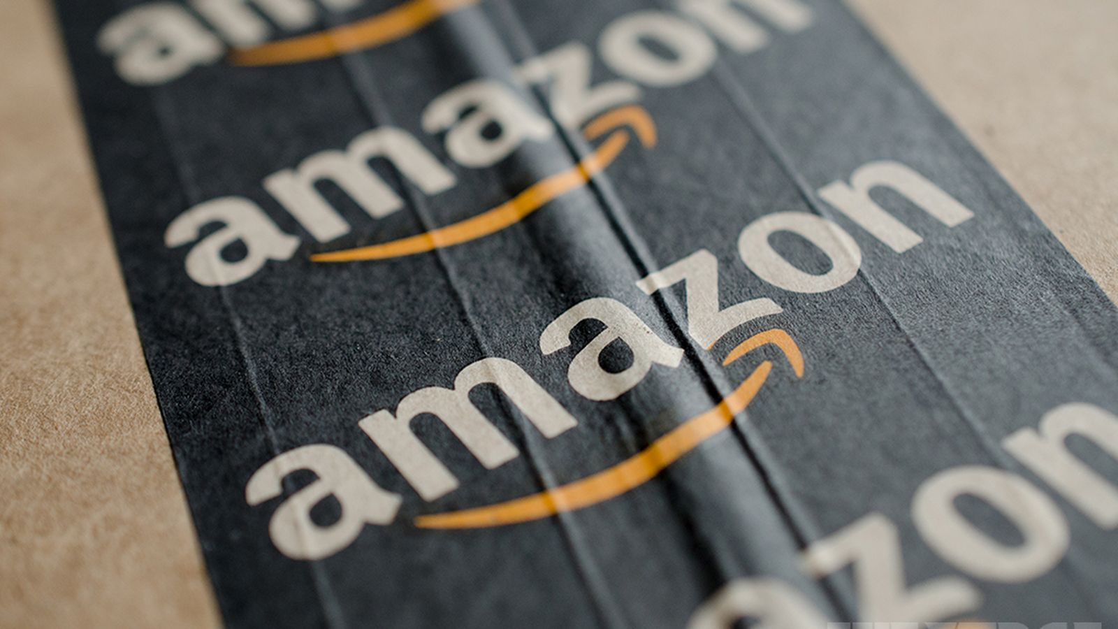 Amazon è ora un operatore postale: la sfida a Poste Italiane thumbnail