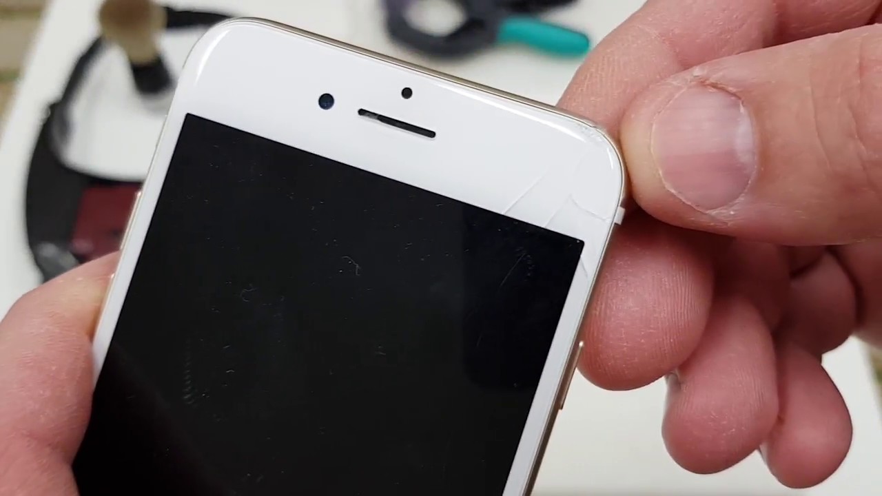 Smartphone: nuovi materiali li renderanno capaci di auto-ripararsi thumbnail