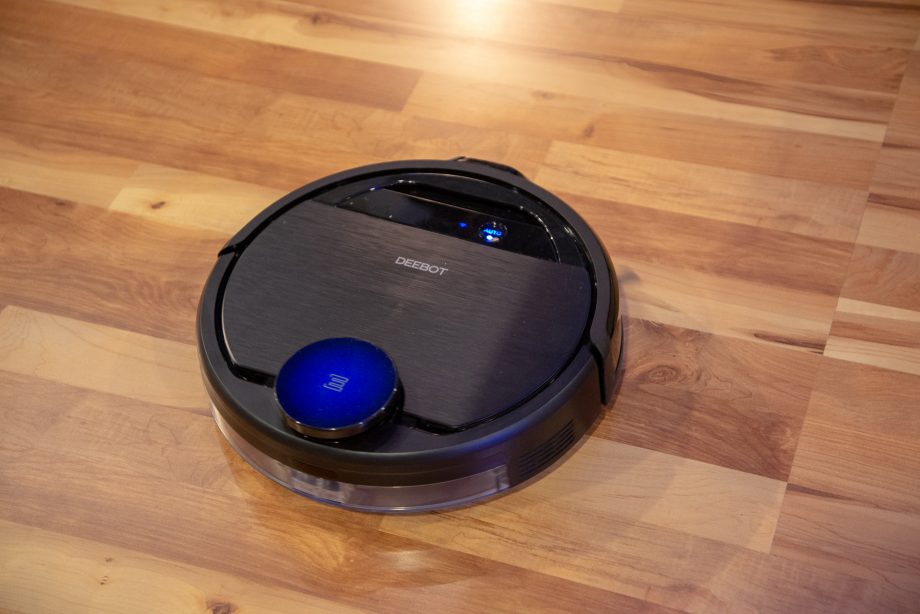 Ecovacs Robotics: il primo Deebot dotato di AI | CES 2019 thumbnail
