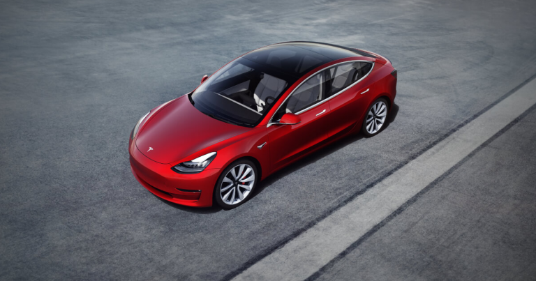 Tesla Model 3: super sconti per la moderna elettrica di Tesla thumbnail