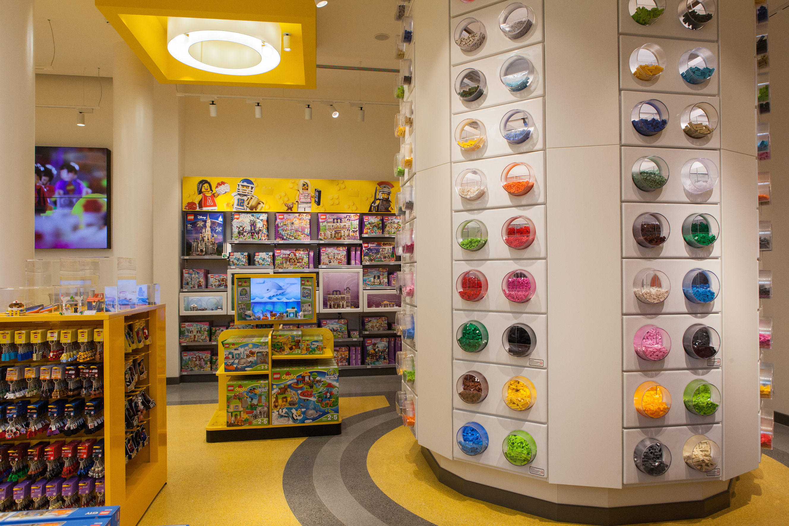 LEGO Store al Fuorisalone 2019: ospite Riccardo Zangelmi thumbnail