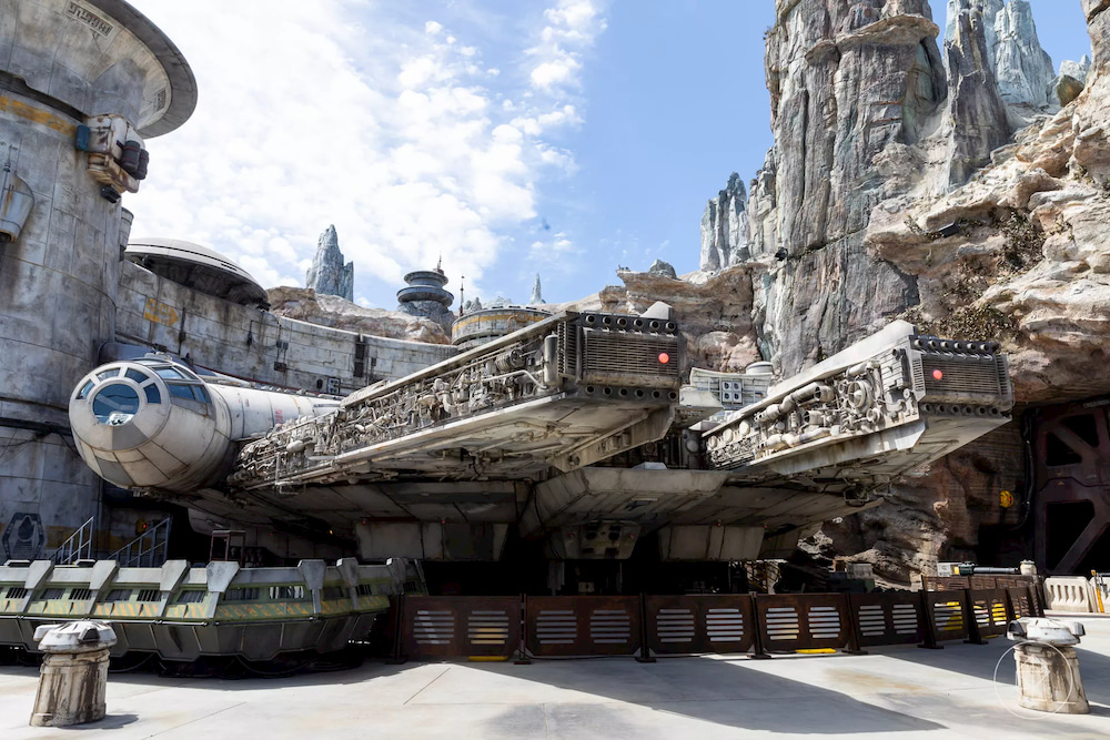 "Star Wars: Galaxy's Edge": inaugurata la nuova sezione di Disneyland [FOTO] thumbnail