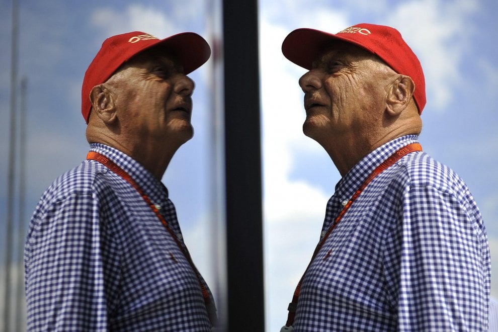 Addio a Niki Lauda. A 70 anni si spegne uno dei più grandi piloti di F1 thumbnail