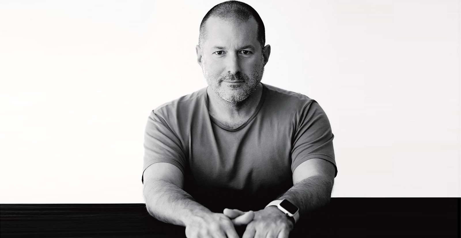 Jony Ive lascia Apple: finisce l'avventura del designer thumbnail