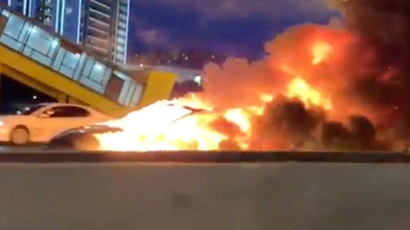 Tesla Model 3: incidente causa due piccole esplosioni a Mosca thumbnail