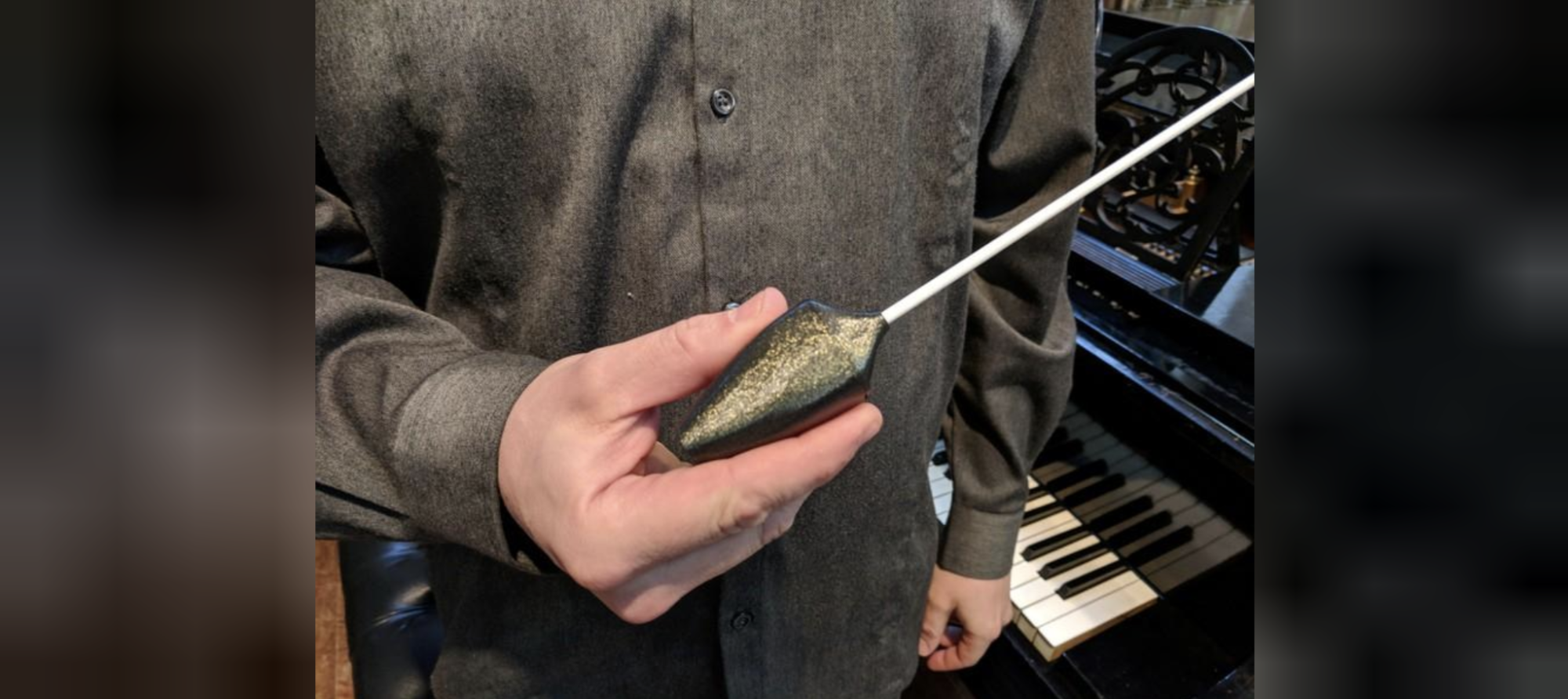 Bacchetta aptica: lo strumento per dirigere i musicisti non vedenti thumbnail