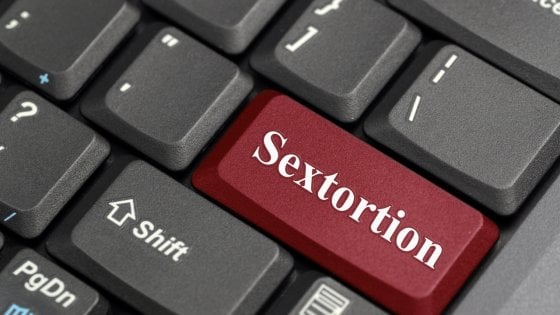 Sextortion: ecco come difendersi dalle estorsioni sessuali online thumbnail