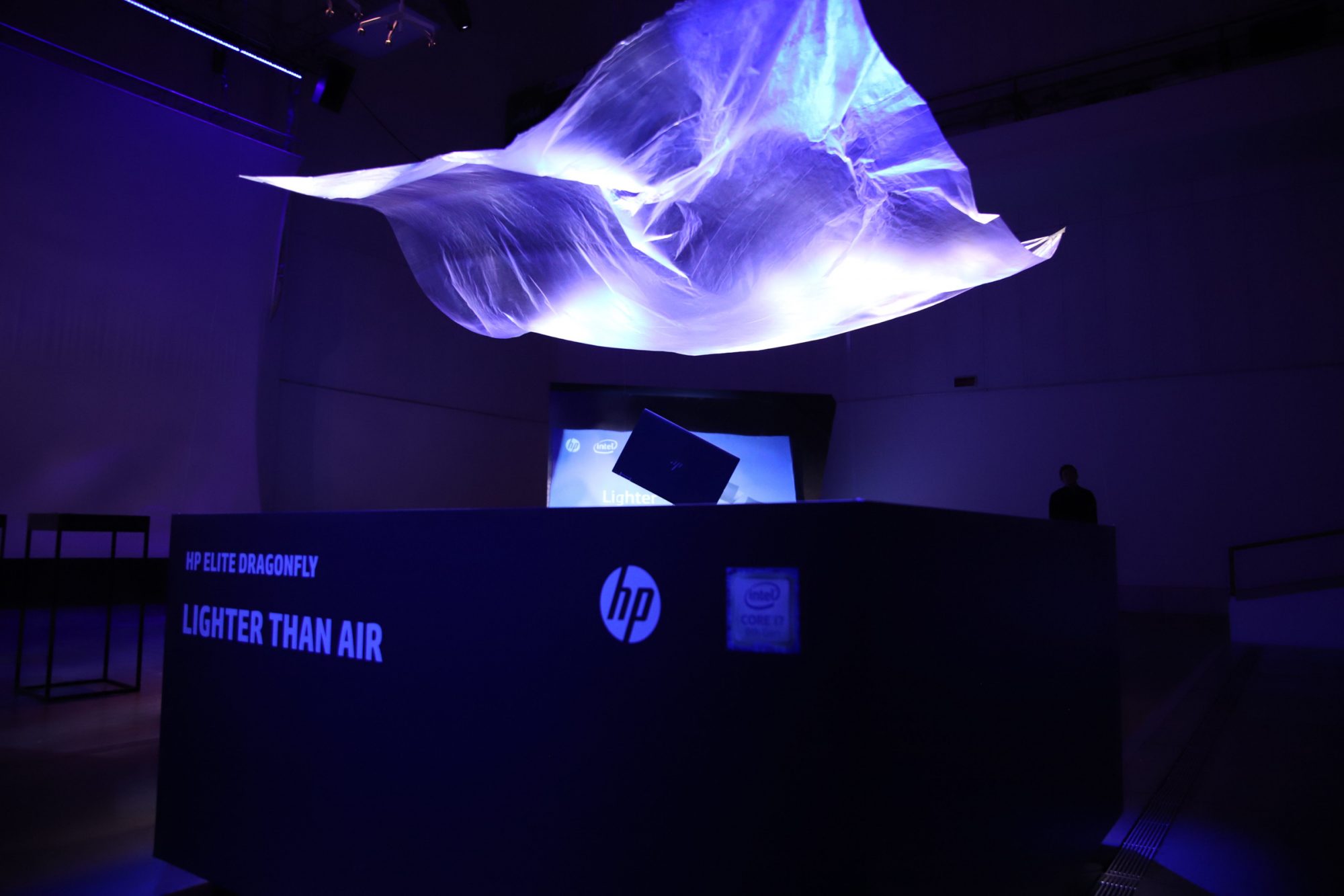 HP Elite Dragonfly, presentato il nuovo laptop ultra leggero thumbnail