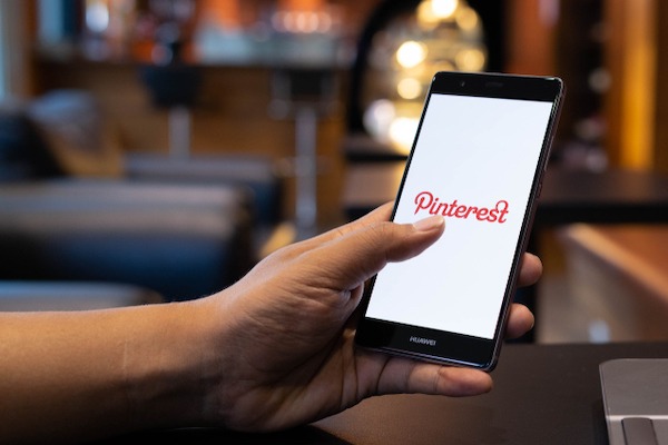 Pinterest annuncia la dark mode per Android e iOS thumbnail