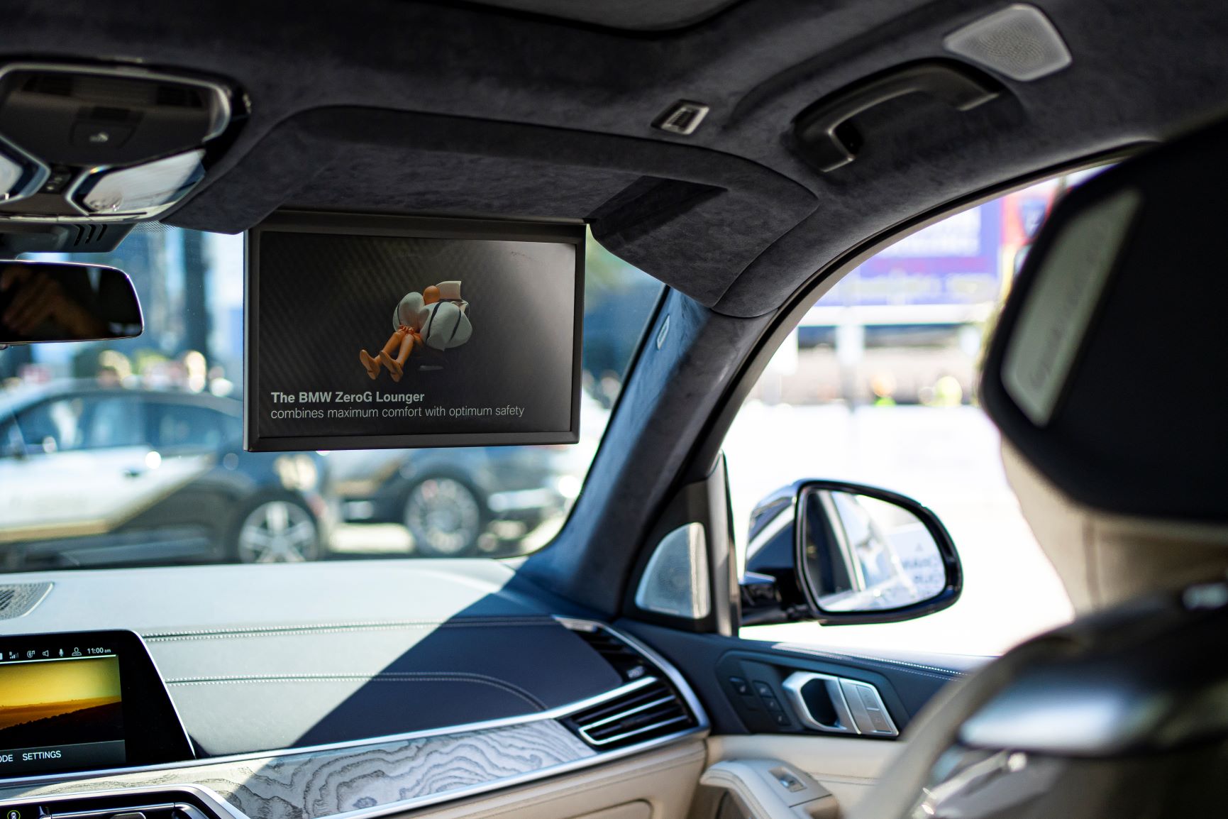 novità BMW ZeroG Lounge schermo