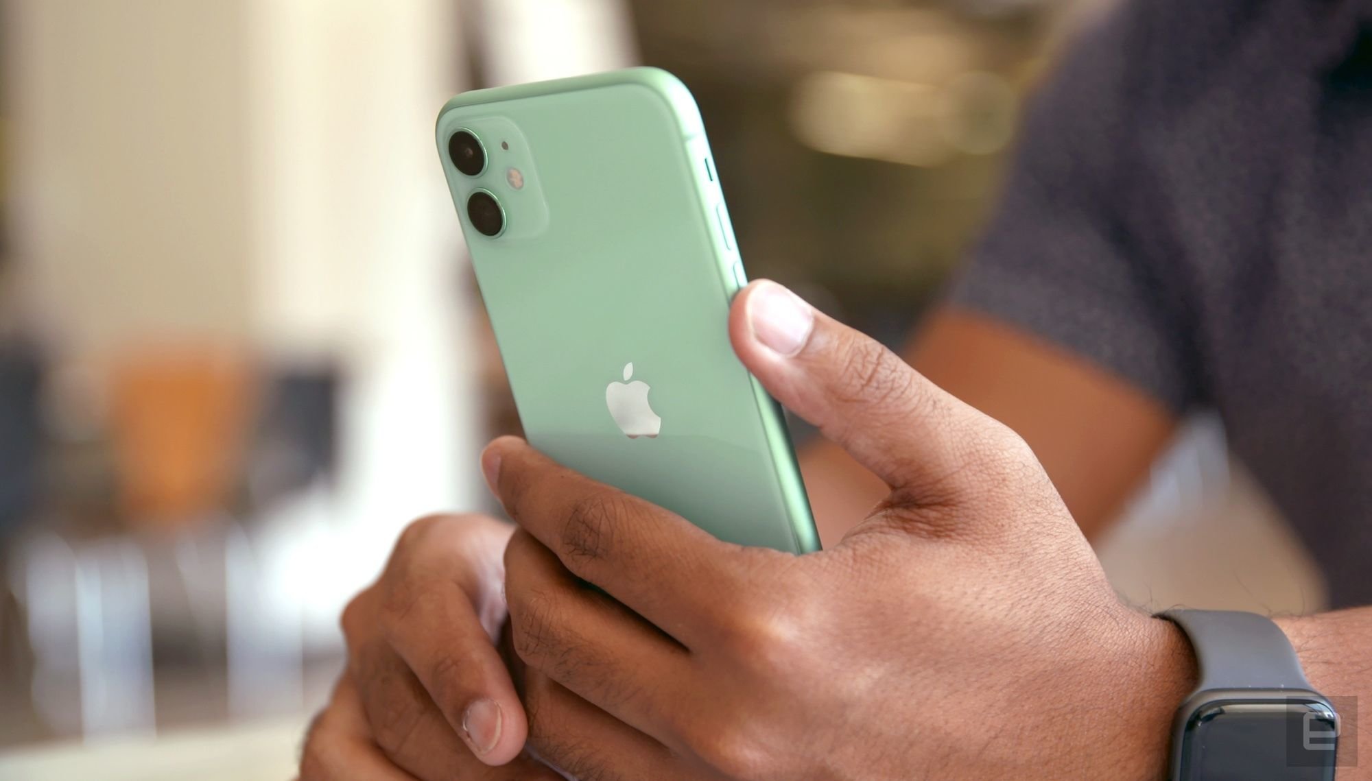 Apple ci spiega come pulire e igienizzare i nostri iPhone | Coronavirus thumbnail