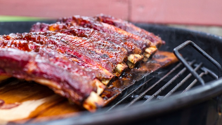 Barbecue: ecco i 5 prodotti che ti renderanno un esperto del BBQ thumbnail