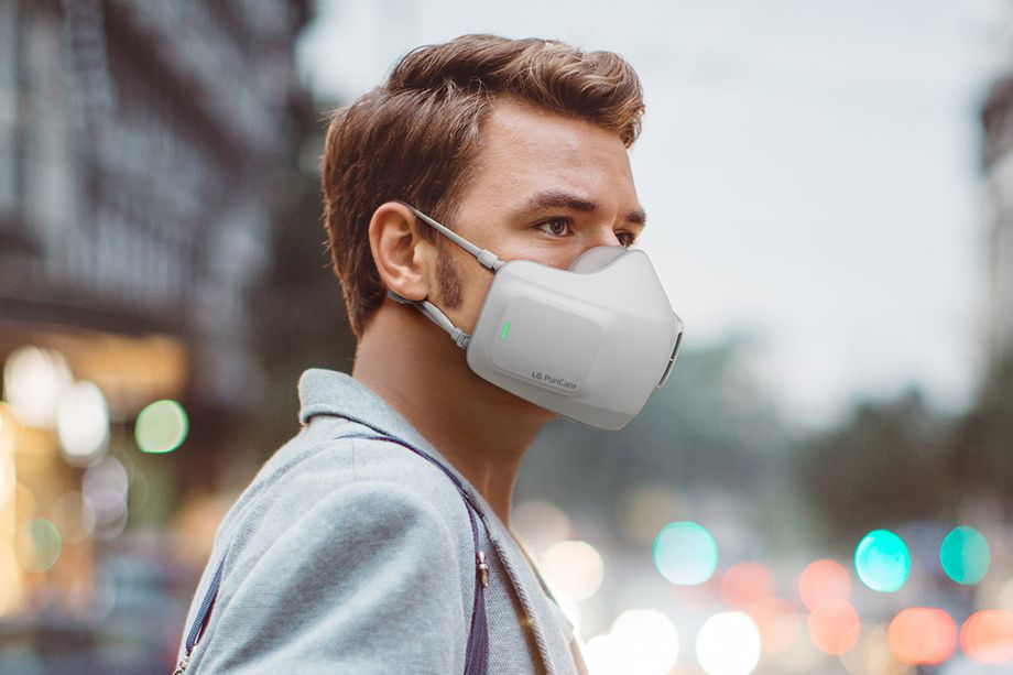 LG presenta il purificatore d'aria da indossare come una mascherina thumbnail