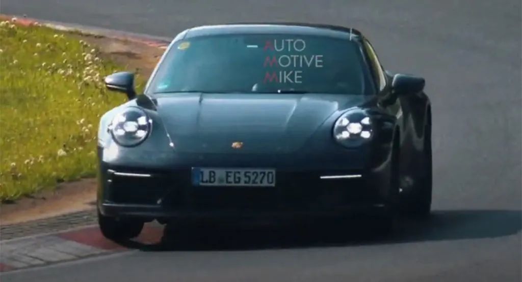 La nuova Porsche 911 GTS 2021 avvistata al Nurburgring thumbnail