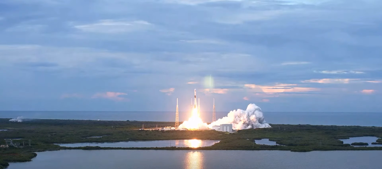 Orbitando verso sud: SpaceX riconquista una rotta spaziale perduta thumbnail