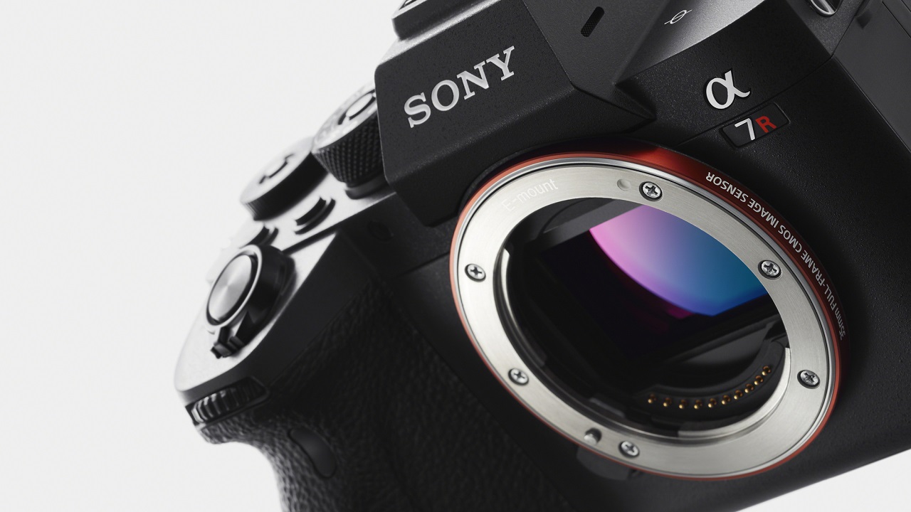 Sony presenta il nuovo adattatore LA-EA5 per obiettivi con attacco A thumbnail