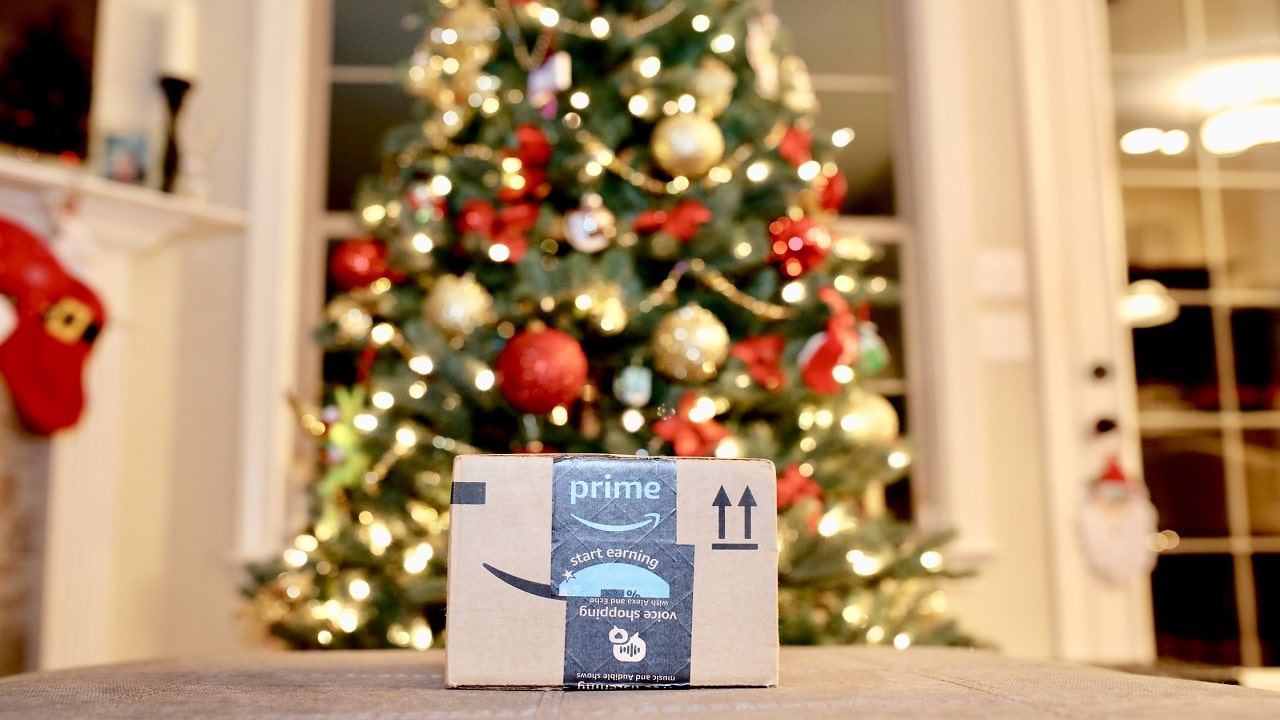Amazon avverte di ordinare i regali di Natale in anticipo thumbnail