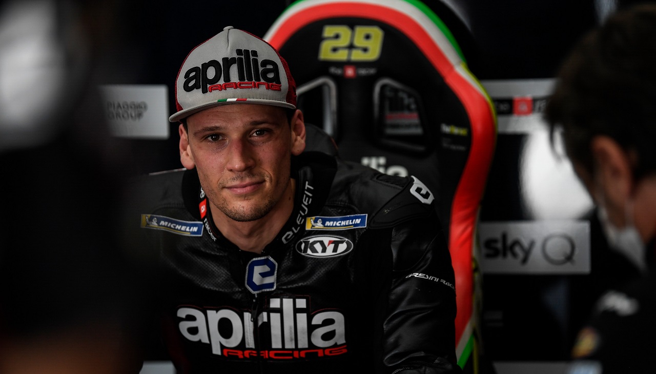 Lorenzo Savadori si prepara al debutto in Moto GP con Aprilia thumbnail