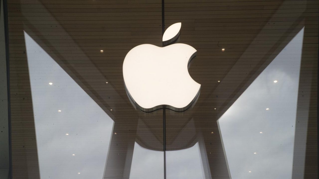 Apple multata per pubblicità ingannevole: gli iPhone non sono impermeabili thumbnail