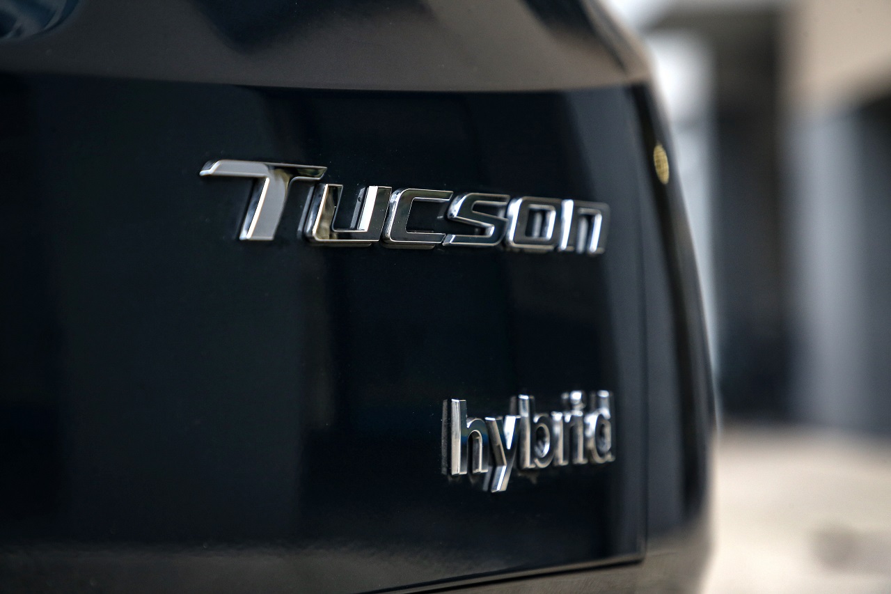 Hyundai Tucson logo hybrid