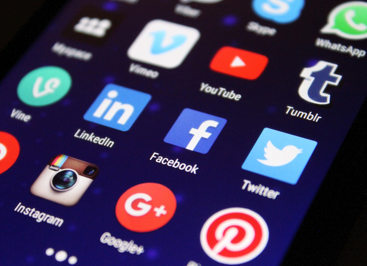 Minori sui social, il Garante della privacy apre un fascicolo su Facebook e Instagram thumbnail