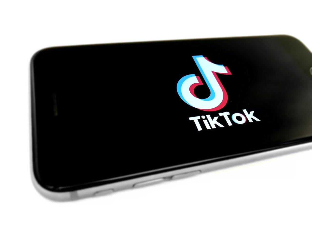 TikTok e Blackout challenge, il lato oscuro dei social network thumbnail