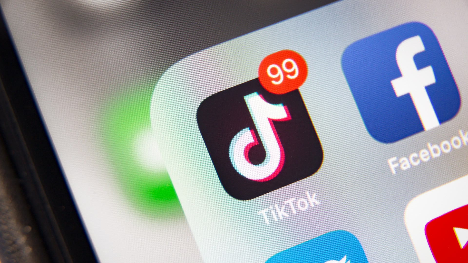 TikTok rafforza i sistemi di sicurezza per i minori thumbnail