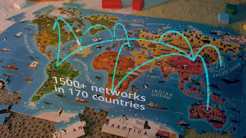 mappamondo con connessioni in tutto il mondo