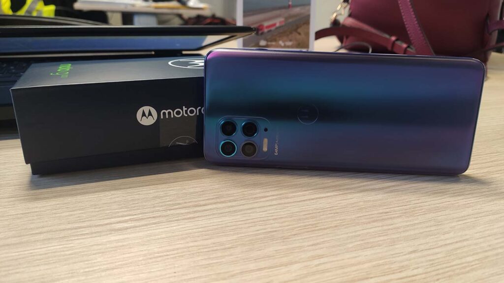 Motorola Moto g100 retro
