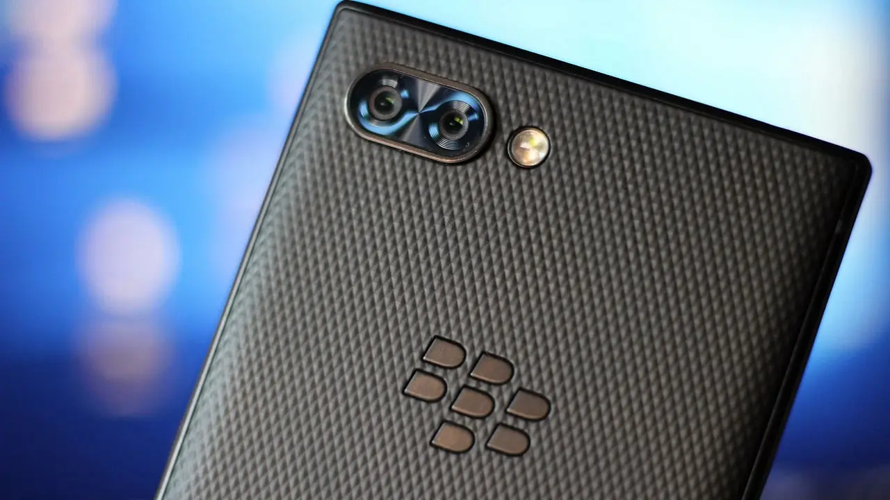 Il ritorno di BlackBerry: smartphone 5G ma con la tastiera thumbnail