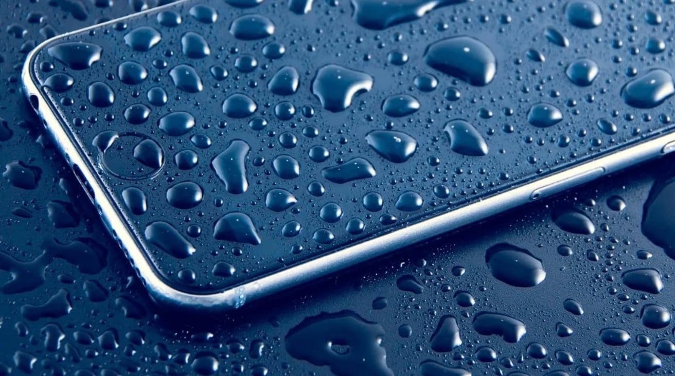 Class action contro Apple: la garanzia di iPhone non copre la resistenza all'acqua thumbnail