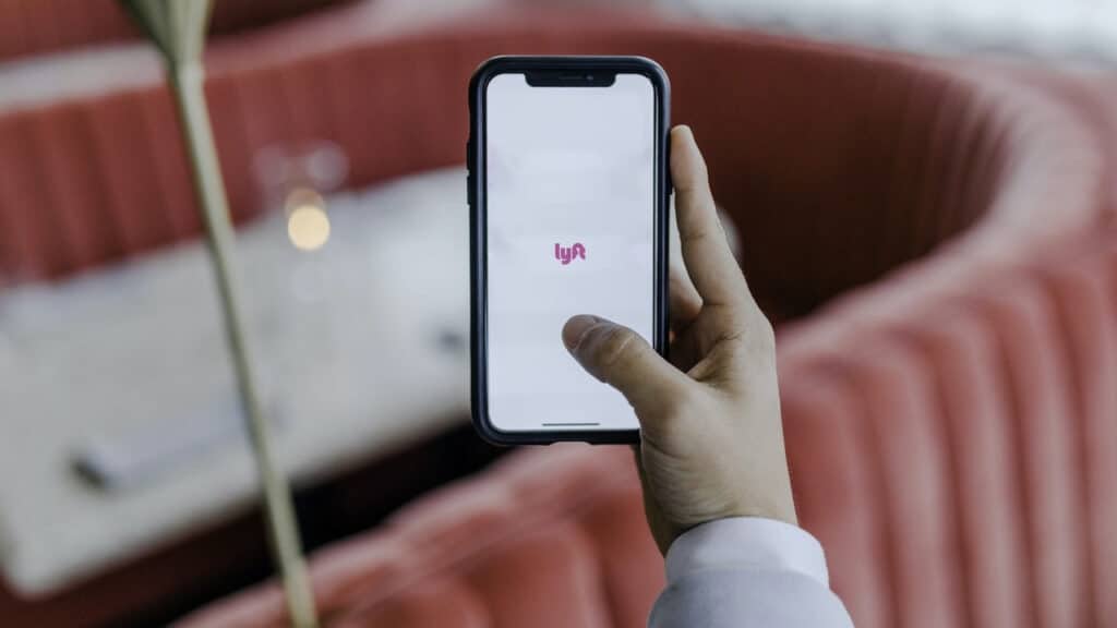 Lyft app - vende divisione guida autonoma