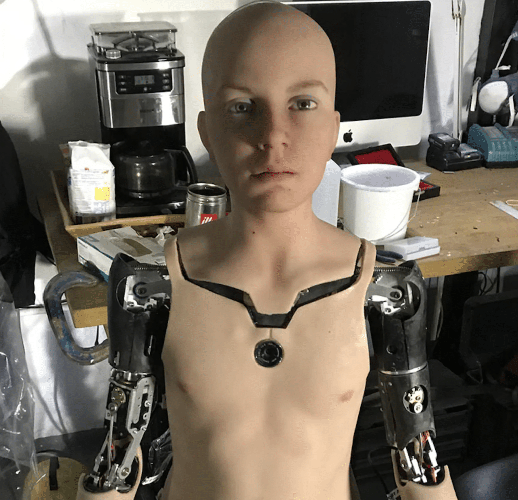 Abel robot umanoide dodicenne