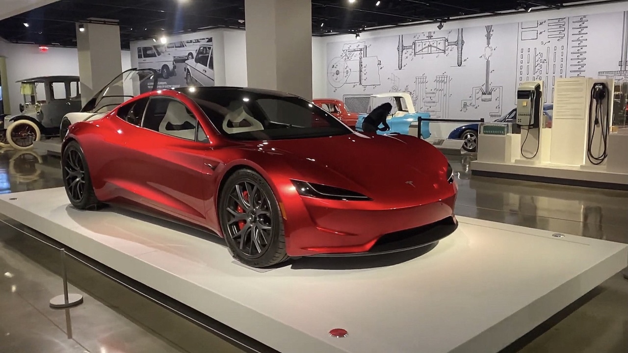 Tesla Roadster, il ritorno della sportiva Made in Fremont thumbnail