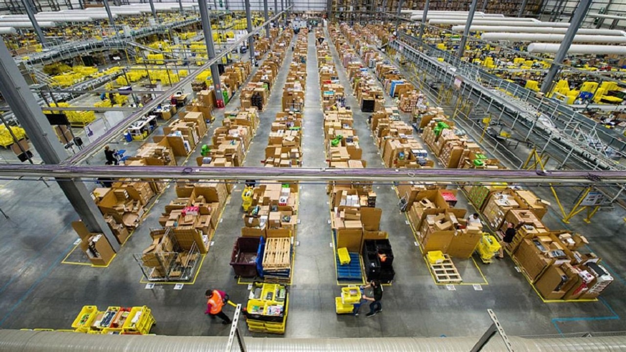 Amazon ha ritirato e distrutto 2 milioni di prodotti contraffatti nel 2020 thumbnail