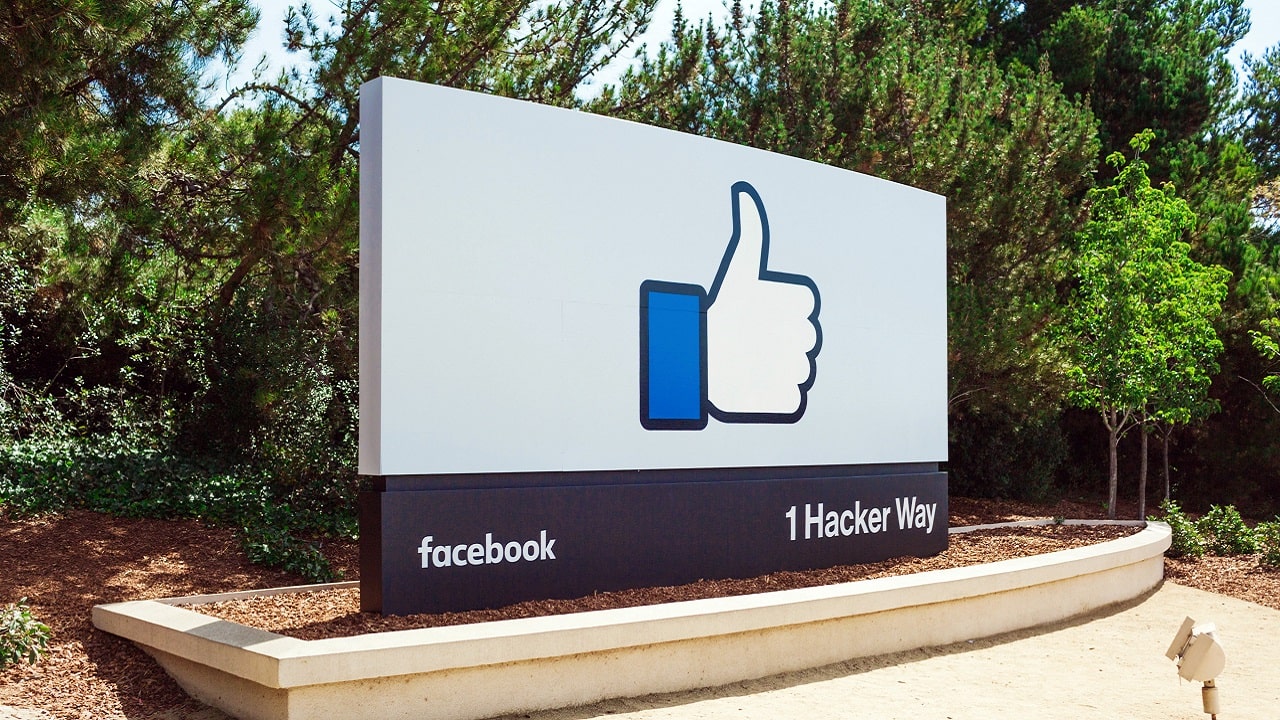 Per Facebook, ogni utente vale in media 16 dollari al mese thumbnail