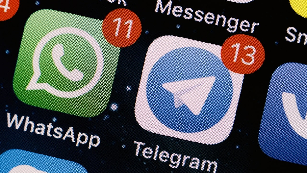 WhatsApp e Telegram "litigano" a suon di meme su Twitter thumbnail