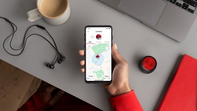 Vodafone - Curve Bike light & GPS tracker. (2)-min