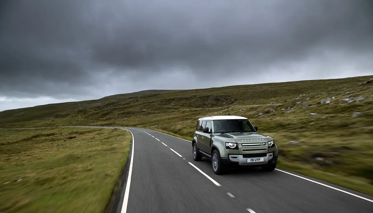 Jaguar Land Rover presenterà una Defender a idrogeno thumbnail