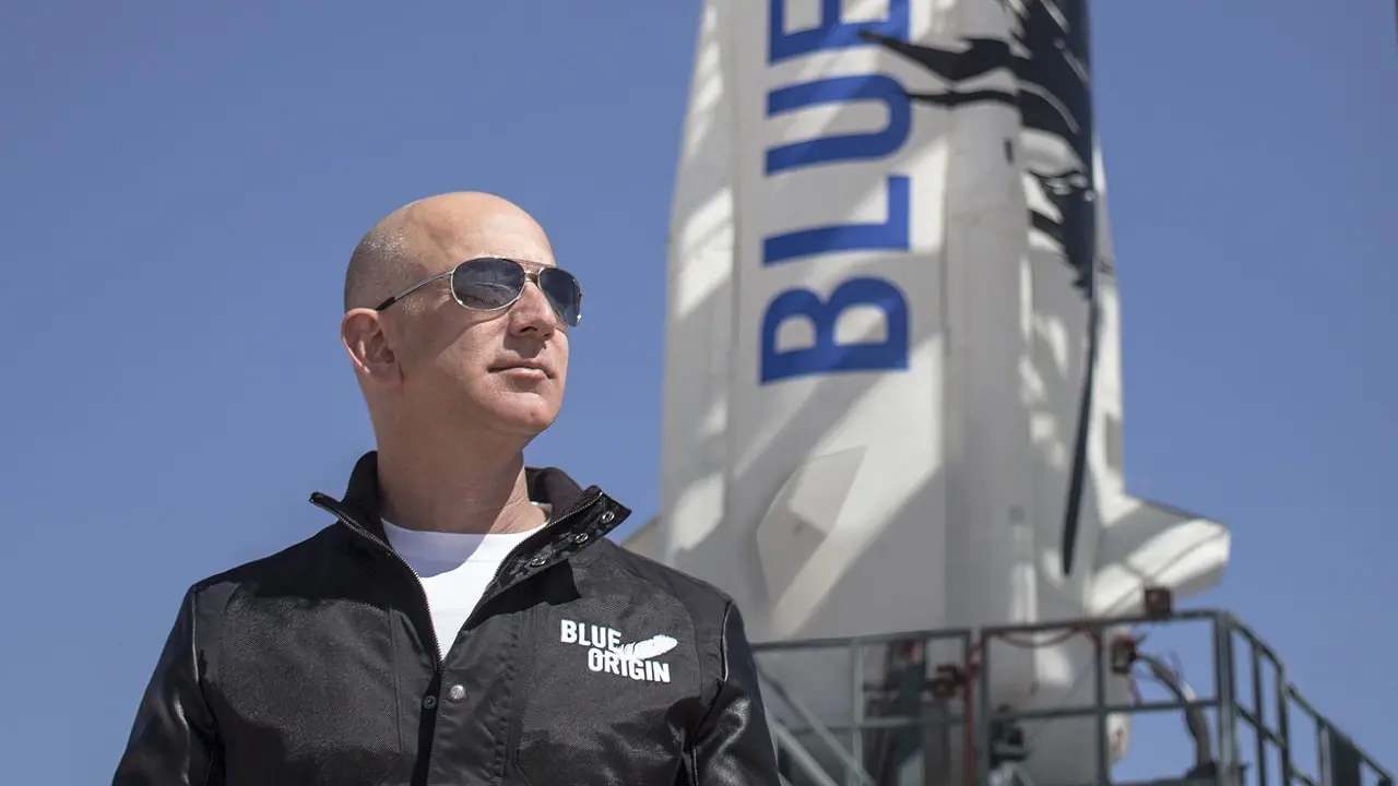 Jeff Bezos, il primo miliardario nello spazio thumbnail