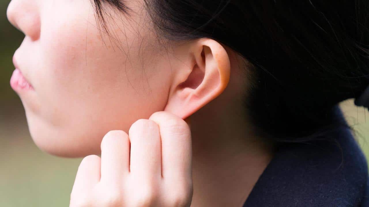 Le orecchie da elfo sono il nuovo beauty trend in Cina thumbnail