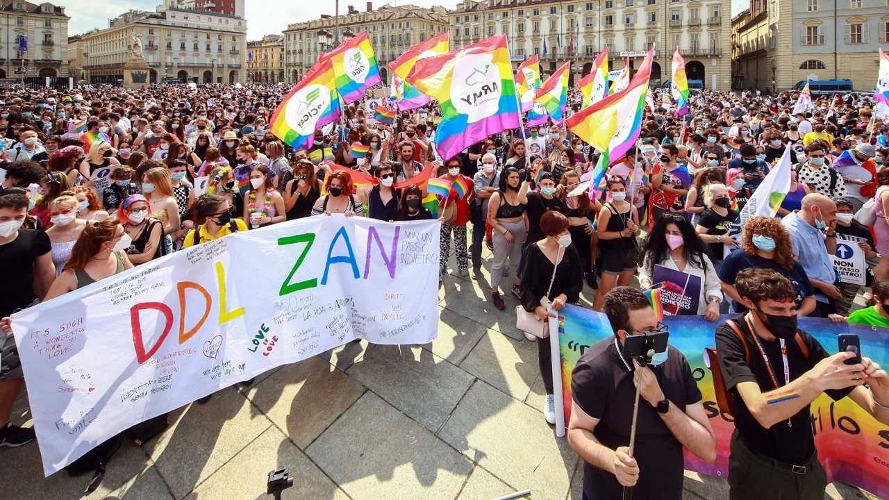 Il Vaticano chiede di fermare il ddl Zan contro l'omotransfobia thumbnail
