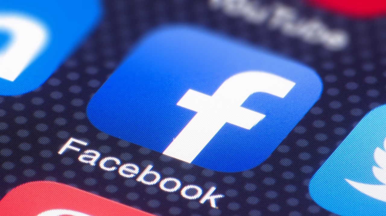 Facebook cerca un "equilibrio" nel combattere le fake news thumbnail