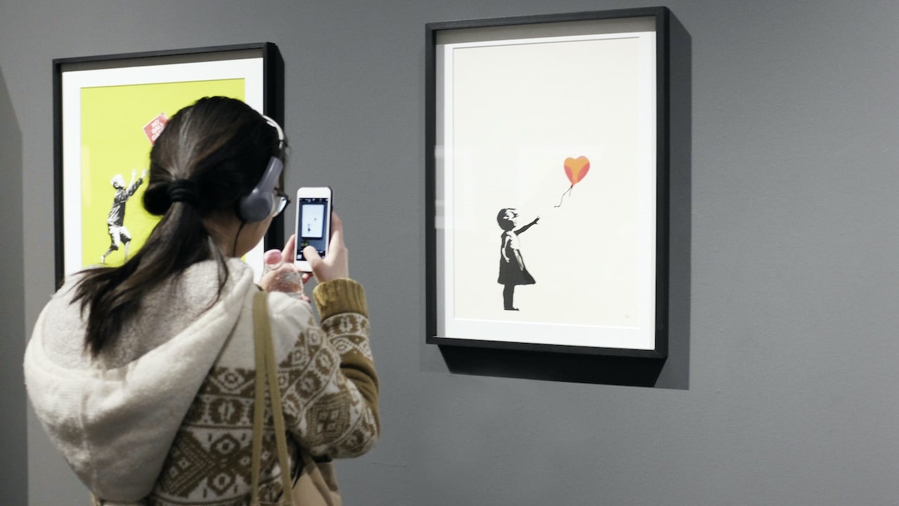 La mostra di Banksy fa il giro del mondo. Ma le opere non sono originali thumbnail