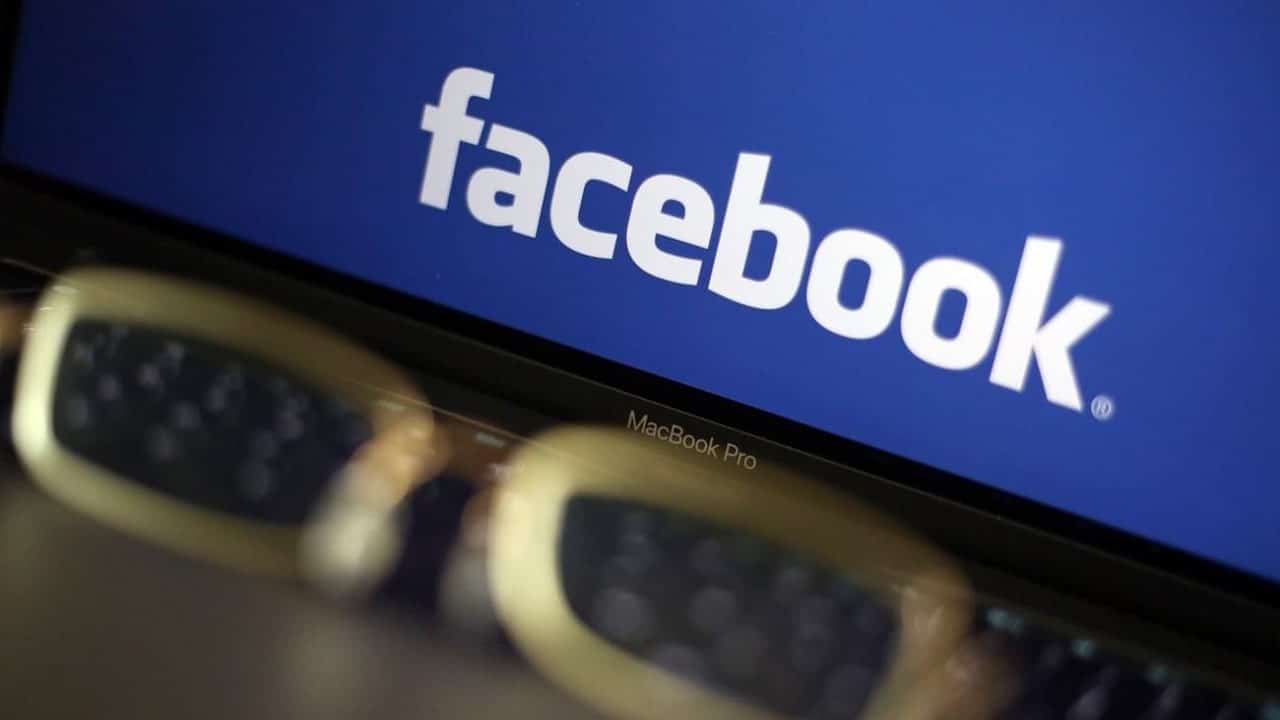 Facebook banna i ricercatori che analizzano le fake news thumbnail