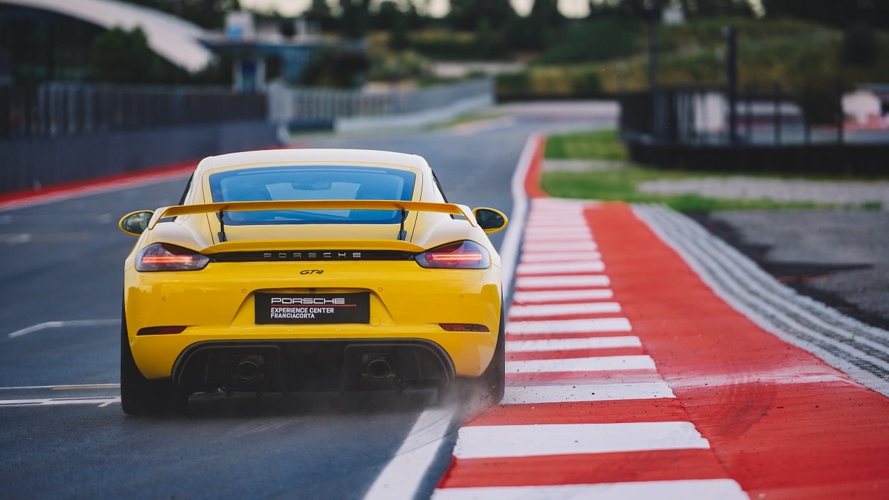 Nasce il Porsche Experience Center Franciacorta: il circuito bresciano è la nuova casa di 911 e Taycan thumbnail